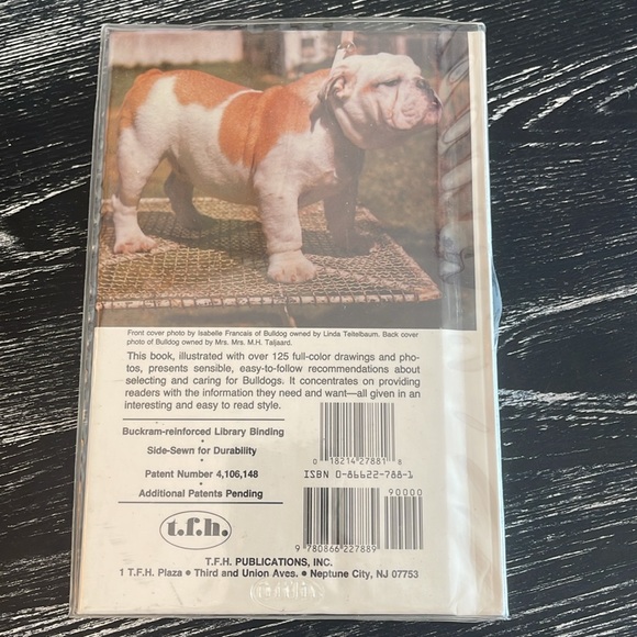 Bulldogs. Selecting and caring for your bulldog. 125 full color illustrations. - Picture 2 of 2
